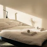 Digital Nomad Suites With Free Gym Pass And Office Setup