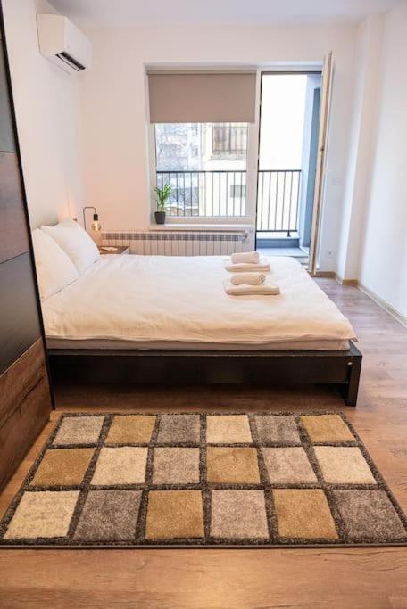 Apartment Digital Nomad With Free Gym Pass And Office Setup