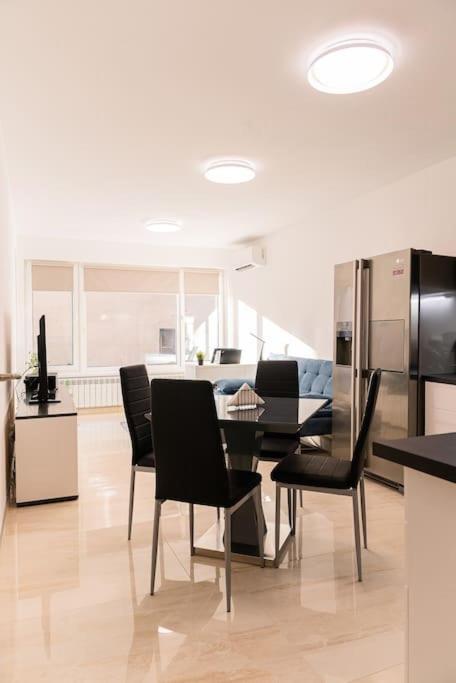 Apartament Digital Nomad With Free Gym Pass And Office Setup Sofia