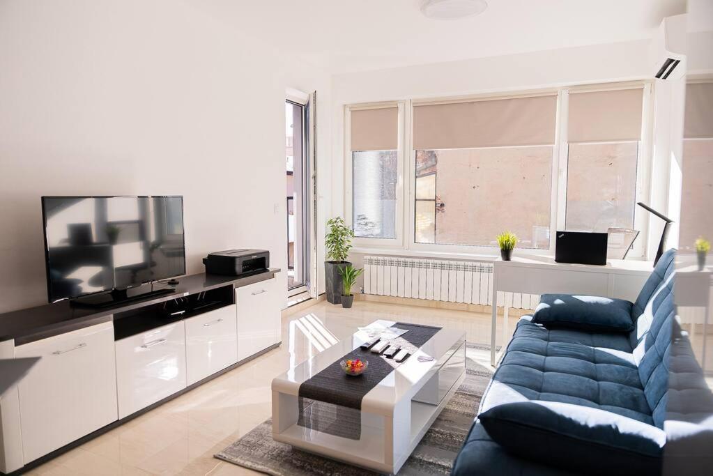Digital Nomad With Free Gym Pass And Office Setup Apartment Sofia