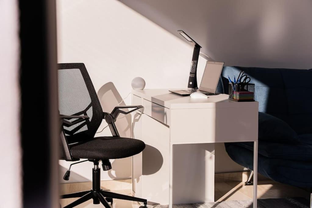 Digital Nomad With Free Gym Pass And Office Setup