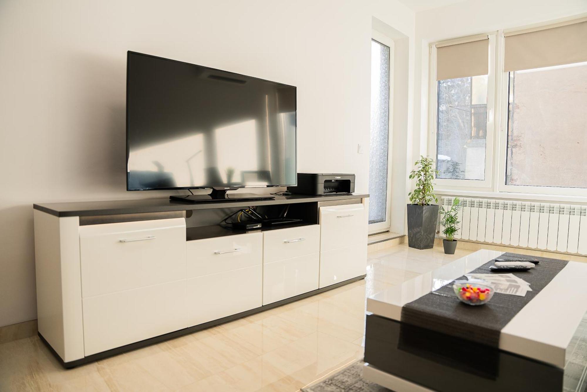Digital Nomad With Free Gym Pass And Office Setup Apartment Sofia
